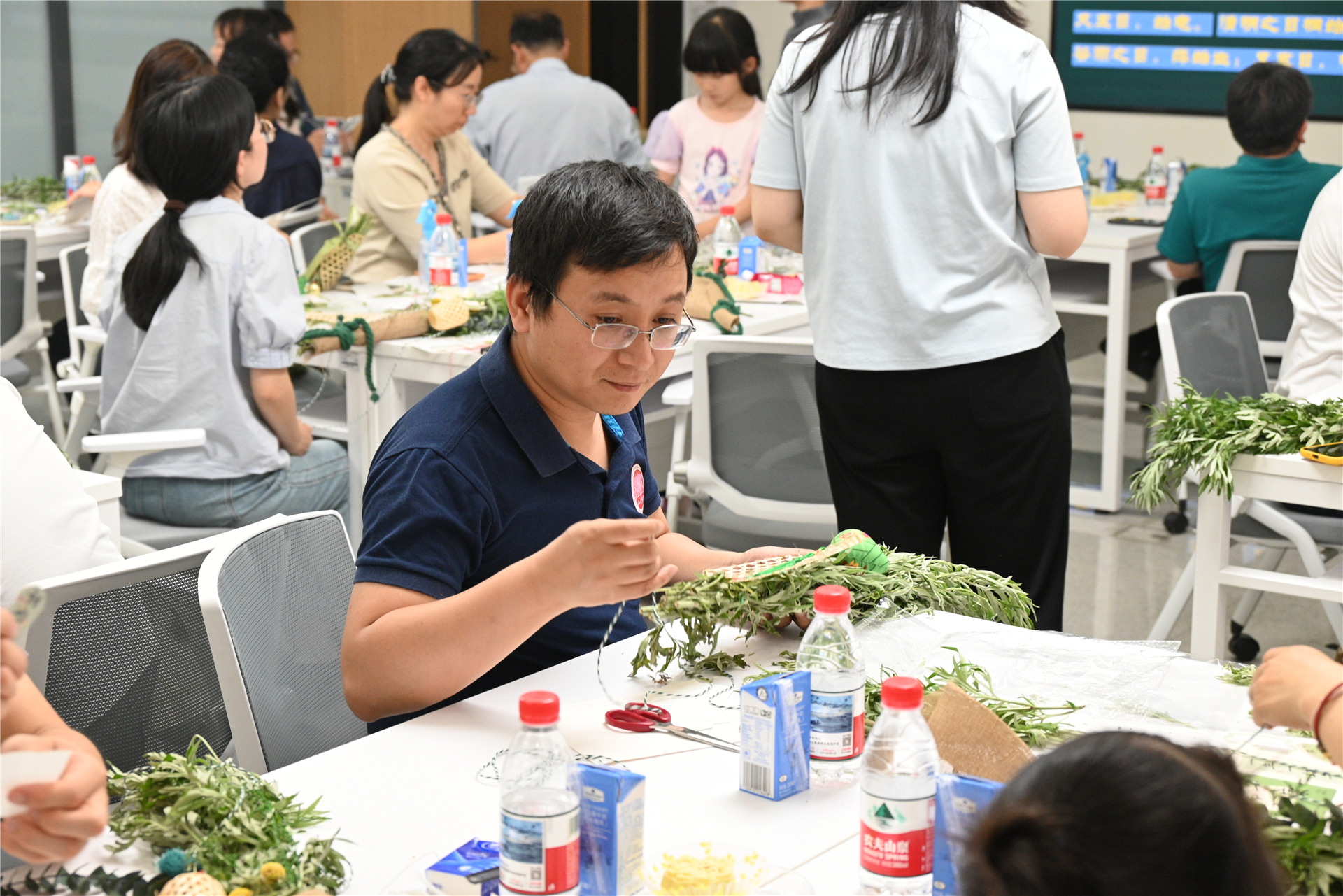 18cd5858bf2f4cd186bb29e289a1b24d.jpg 艾草2.jpg