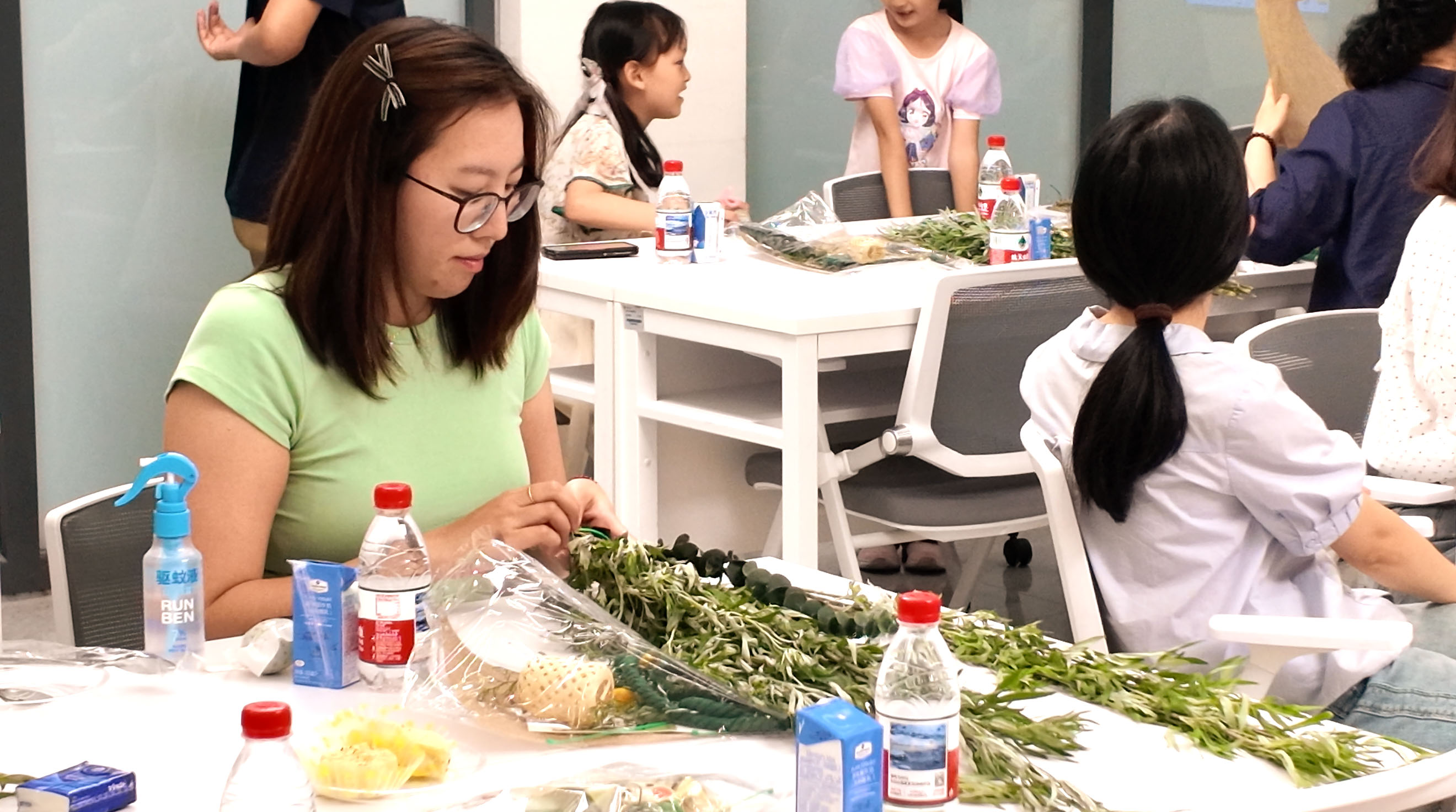 18f5c06d603f4b0693bdb902c1f82cae.jpg 艾草5.jpg